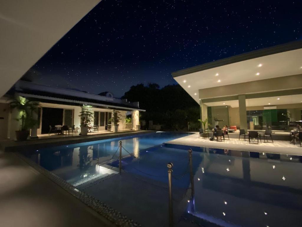 באקולוד Avenue Suites מראה חיצוני תמונה